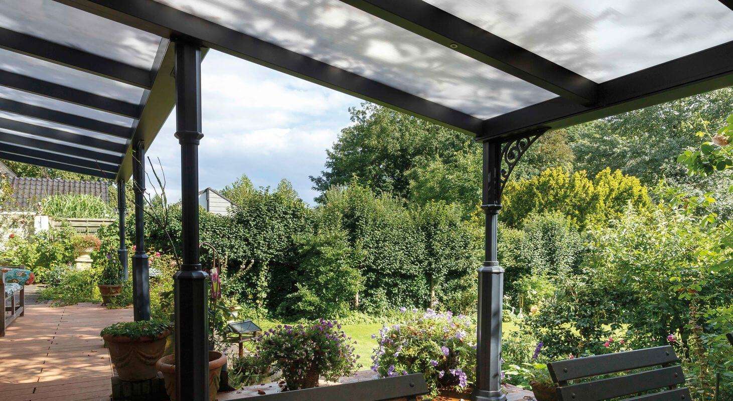 Nos pergolas classiques sont bien plus qu’une simple extension de votre espace de vie extérieur, elles incarnent une invitation à la détente, à la convivialité et à la communion avec la nature. A découvrir à l’Atelier de la fenêtre à Beauraing en Famenne