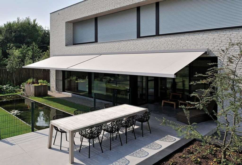Banne solaire : Découvrez nos protections solaires, screens, bannes solaires, paravent, brises vues, découvrez toutes les protections solaires pour votre maison à l'Atelier de la fenêtre à Beauraing