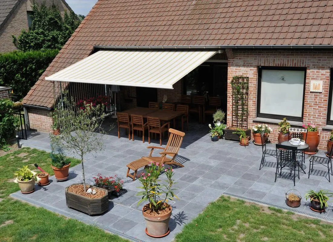 Screens, bannes solaires, paravent, brises vues, découvrez toutes les protections solaires pour votre maison à l'Atelier de la fenêtre à Beauraing