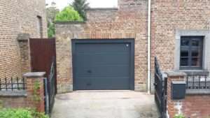Portes de garage en PVC. Réalisation l'Atelier de la fenêtre à Beauraing en Famenne. Portes de garagePVC, bois ou Aluminium. Showroom Pondrôme.