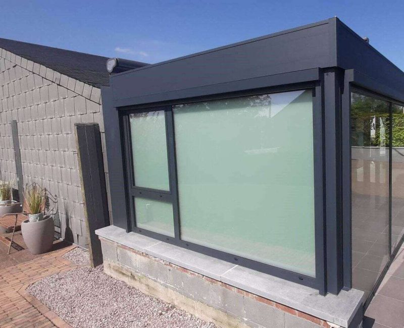 atelier-de-la-fenetre-pose-Véranda-Vesqueville Extensions de maison avec une véranda réalisée sur mesure par l'Atelier de la fenêtre à Beauraing en Famenne.